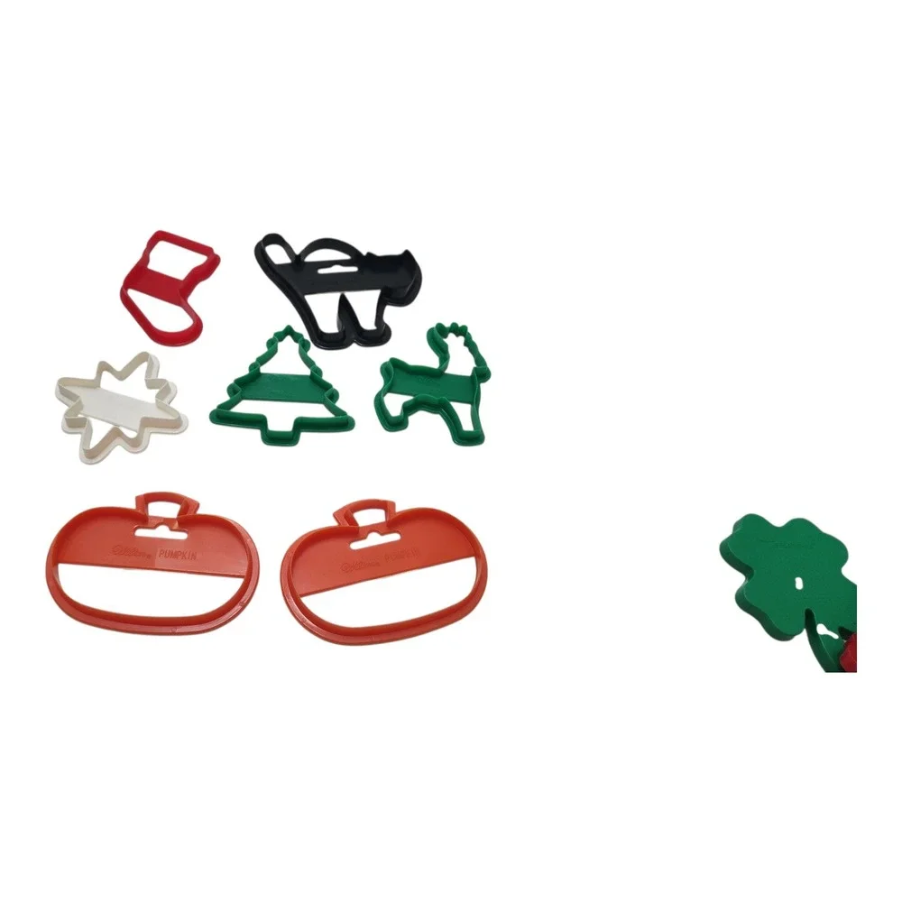 Wilton Vintage Plastic Cookie Cutter Lot‎ Holiday Christmas Halloween 7pc Set